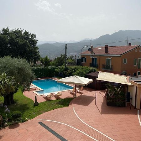 B&B La Rosa ซาแลร์โน ภายนอก รูปภาพ